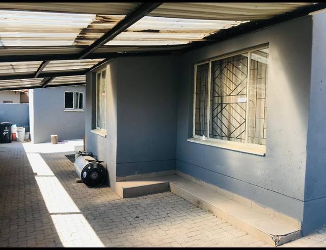 5 BEDROOM HOUSE FOR SALE IN EBONY PARK